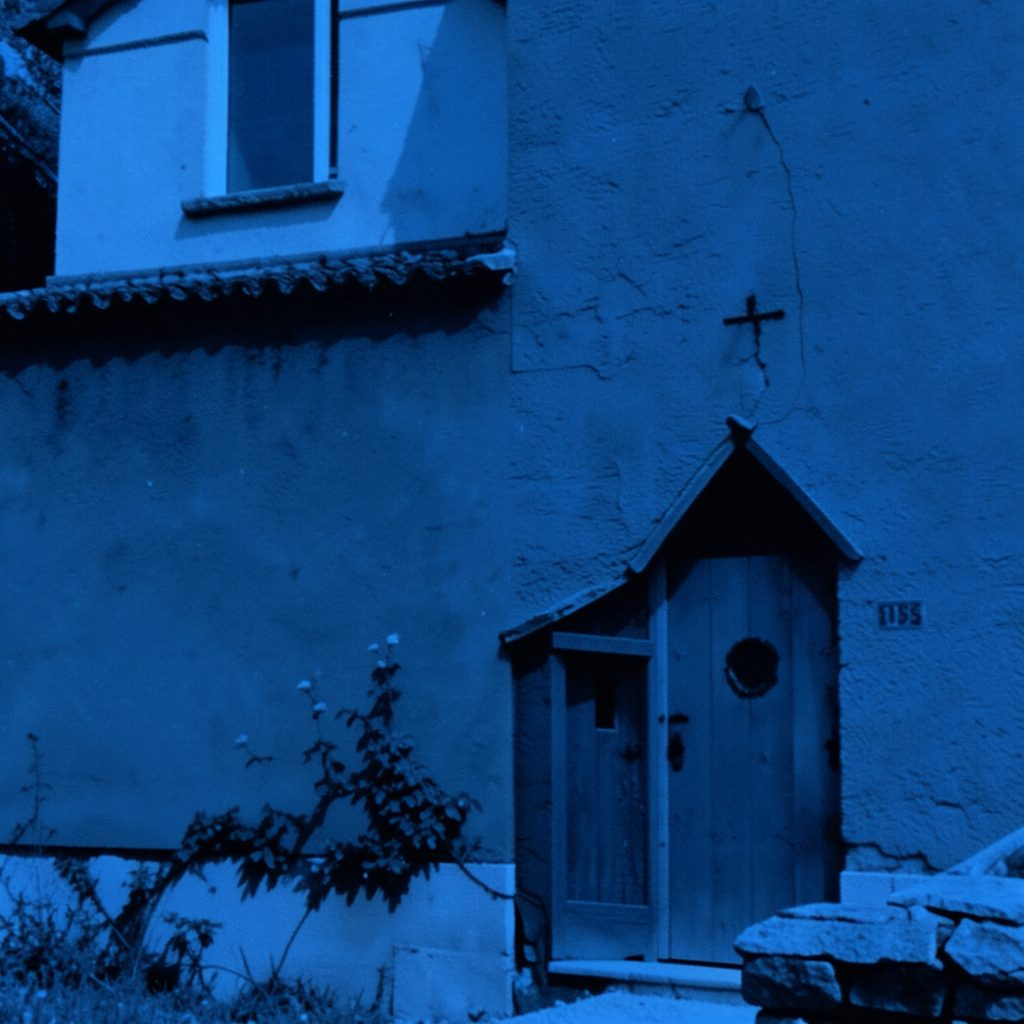 Petit emblème sobre en deux tons bleu et blanc évoquant les paroisses du Val de Saône